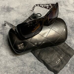 CHANEL Black Oversized Rectangular Sunglasses with Gradient Lenses